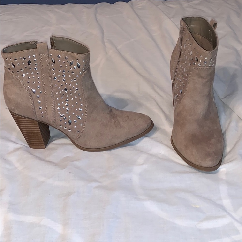Kohl’s Jennifer Lopez Collection Heeled Booties